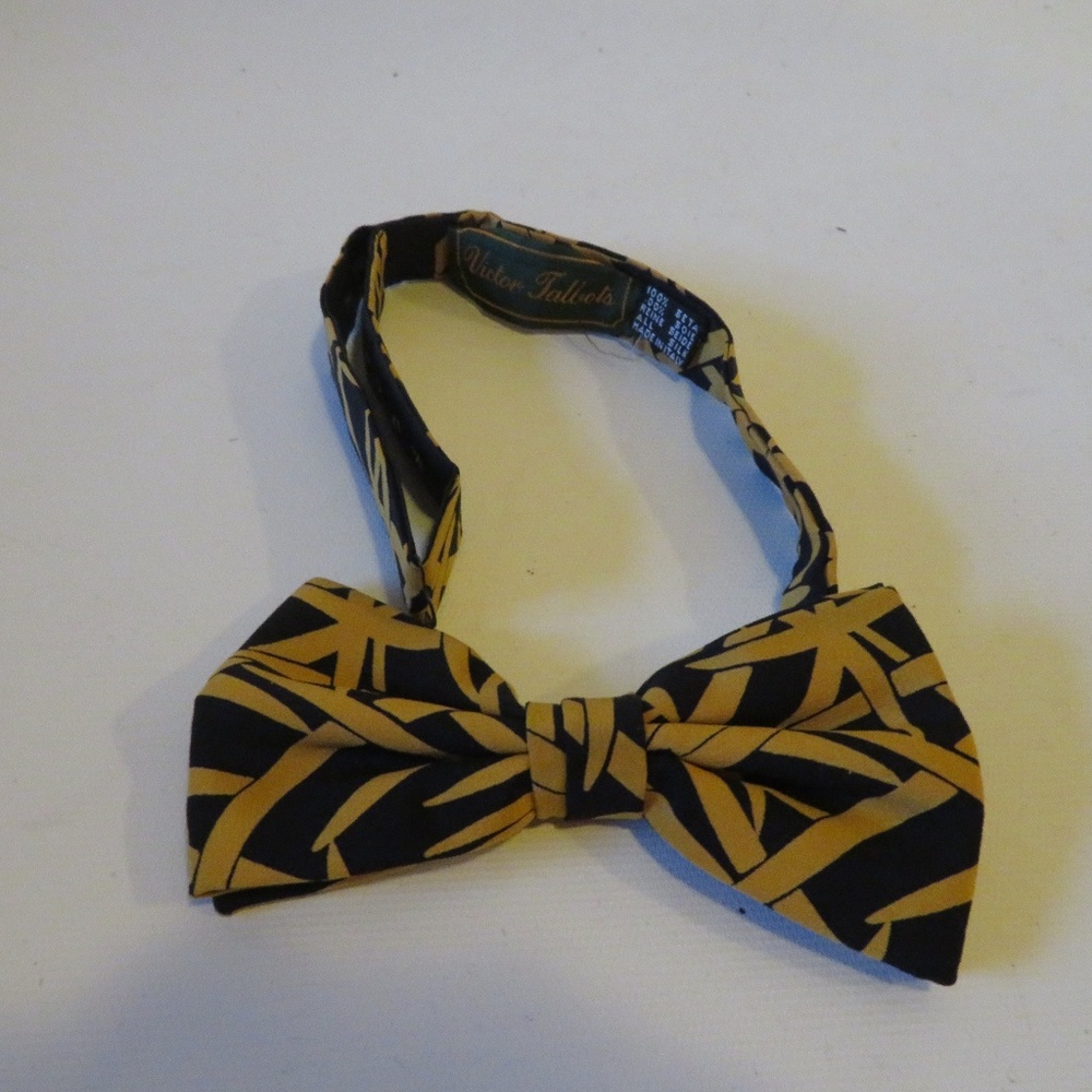 VICTOR TALBOTS BLACK GOLD SILK BOW TIE 13 3/4-18 *